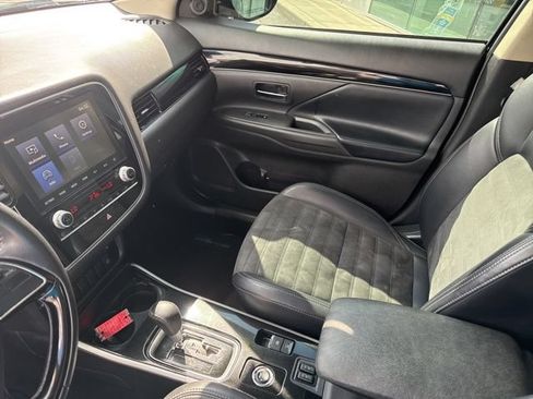 Used 2020 Mitsubishi Outlander ES AWD/4WD image 23
