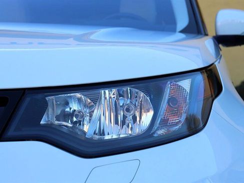 Used 2018 Land Rover Discovery SE image 49