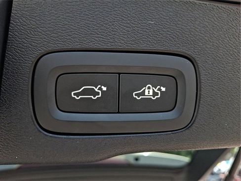 Certified 2025 Volvo XC60 B5 Plus image 29