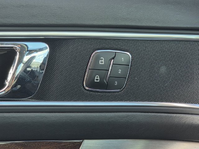 Used 2018 Ford Explorer Platinum AWD/4WD image 18