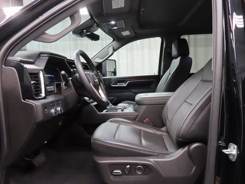 Used 2025 GMC Sierra 2500 Denali w/ Technology Package image 9