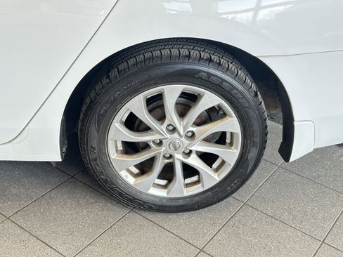 Used 2017 Nissan Sentra SV w/ Style Package image 17