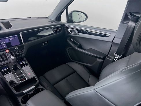 New 2026 Porsche Macan image 26
