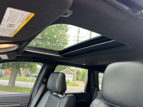 Used 2021 Jeep Grand Cherokee Limited AWD/4WD image 10