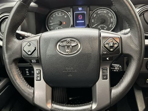 Used 2019 Toyota Tacoma TRD Off-Road image 13