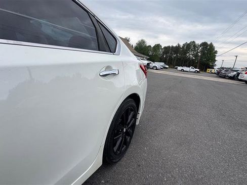 Used 2016 Nissan Altima 2.5 SV w/ Convenience Package FWD image 16