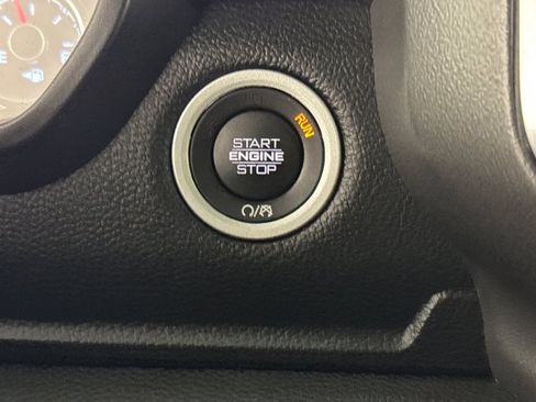Used 2024 RAM 1500 Laramie AWD/4WD image 19