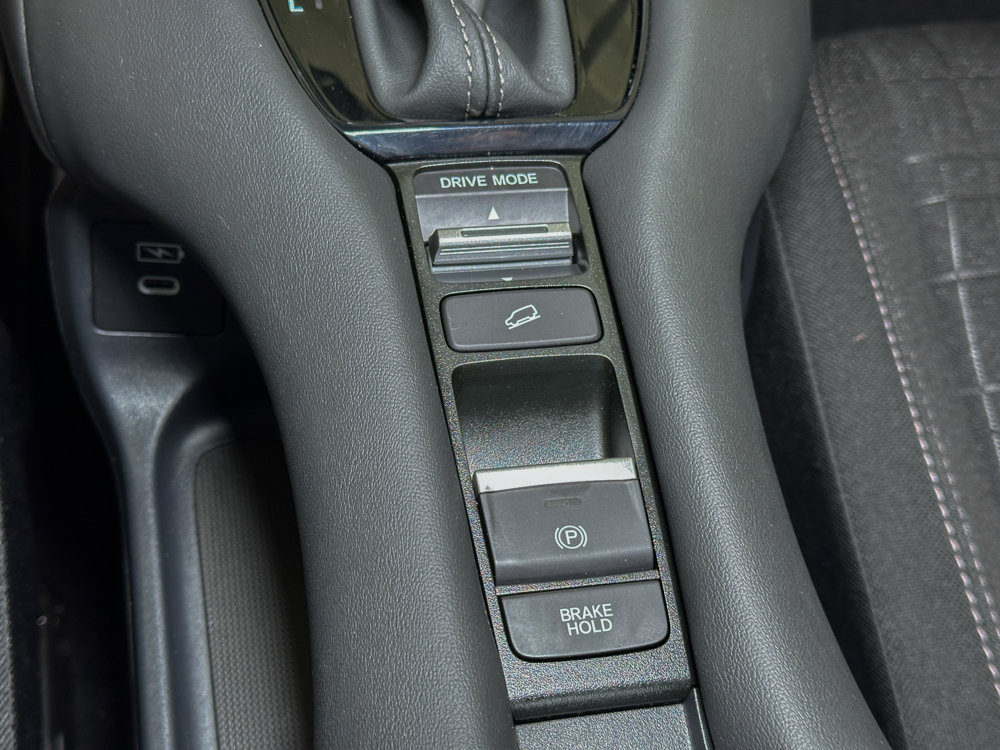 Used 2025 Honda HR-V LX image 31