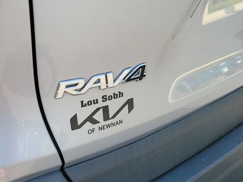 Used 2021 Toyota RAV4 XLE FWD image 14
