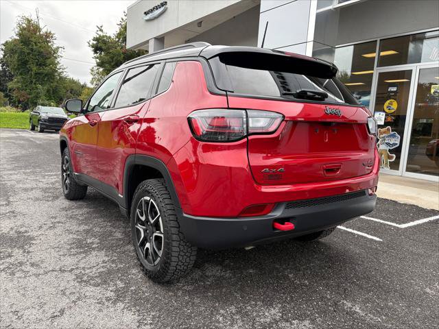 Certified 2025 Jeep Compass Trailhawk w/ Trailhawk Elite Group AWD/4WD image 9