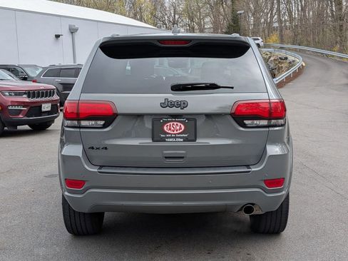 Certified 2022 Jeep Grand Cherokee Laredo X AWD/4WD image 4