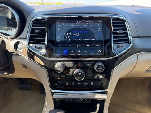 Used 2020 Jeep Grand Cherokee Overland RWD image 15