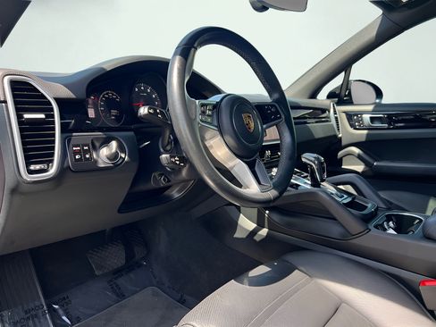 Used 2021 Porsche Cayenne AWD/4WD image 38