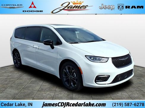 New 2026 Chrysler Pacifica Select FWD image 3