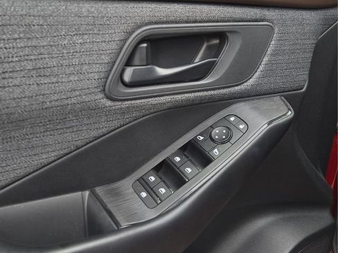 Used 2023 Nissan Rogue S image 21