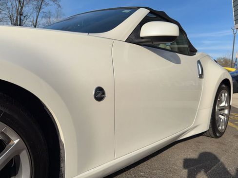 Used 2014 Nissan 370Z Touring image 35