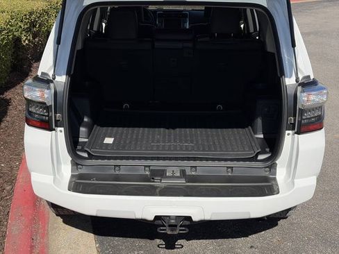 Used 2018 Toyota 4Runner SR5 Premium image 3