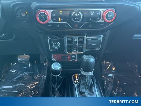 Used 2022 Jeep Wrangler Unlimited Rubicon w/ Cold Weather Group image 35