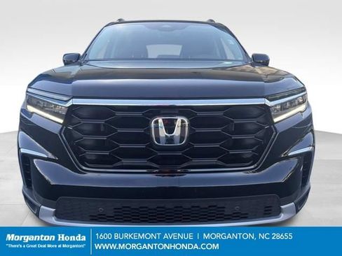 Used 2025 Honda Pilot Touring image 3