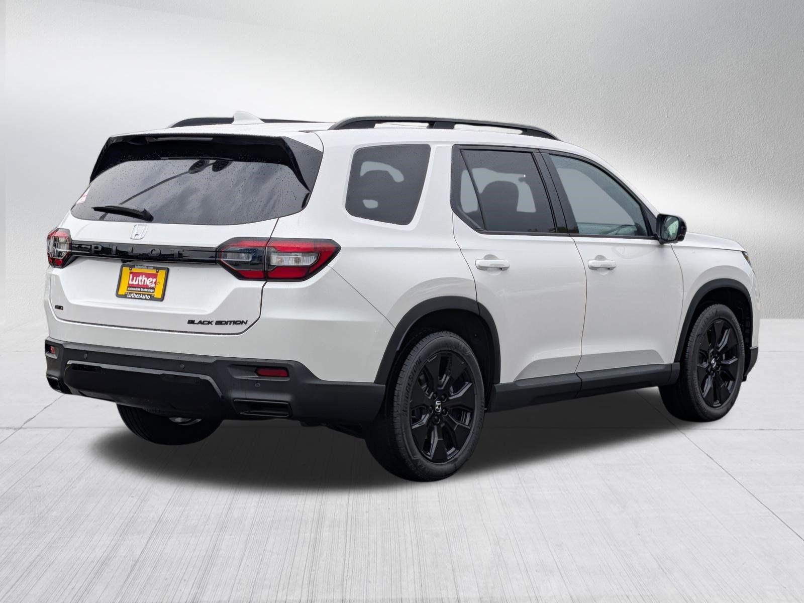 Certified 2026 Honda Pilot Black Edition image 7