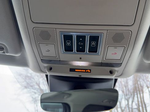 Used 2017 Land Rover Discovery SE image 28