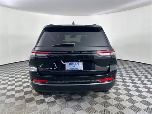 Certified 2023 Jeep Grand Cherokee Altitude image 6