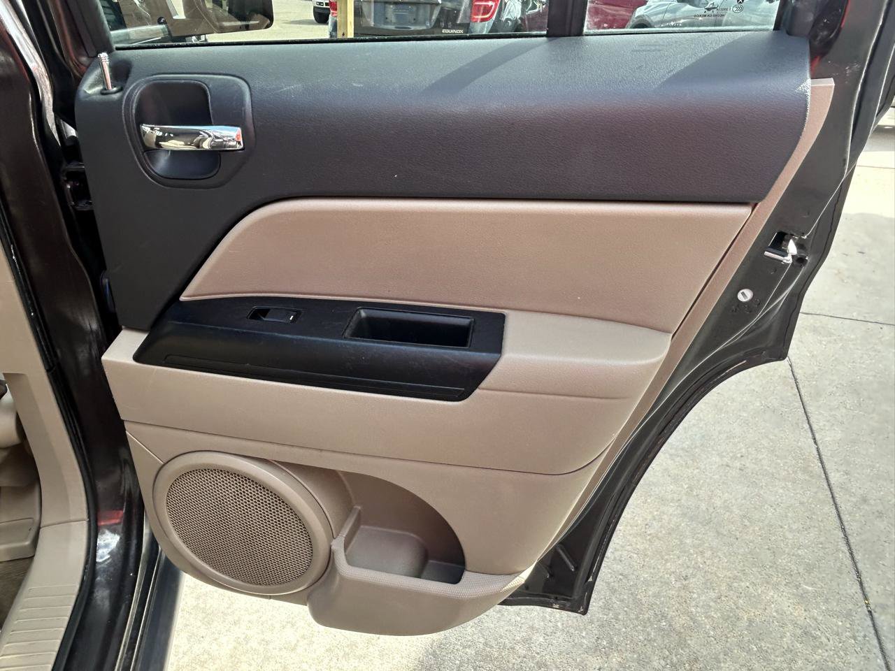 Used 2014 Jeep Patriot Latitude FWD image 15