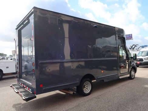 Used 2021 Ford Transit 350 DRW RWD image 4