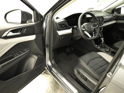 Certified 2024 Volkswagen Taos SEL image 9