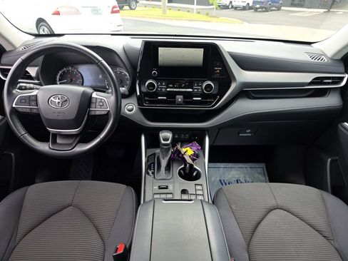Used 2024 Toyota Highlander LE AWD/4WD image 24