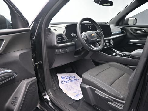 Used 2024 Chevrolet Traverse LS FWD image 9