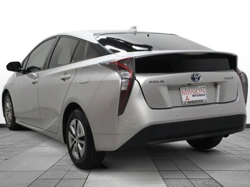 Used 2018 Toyota Prius Two image 5