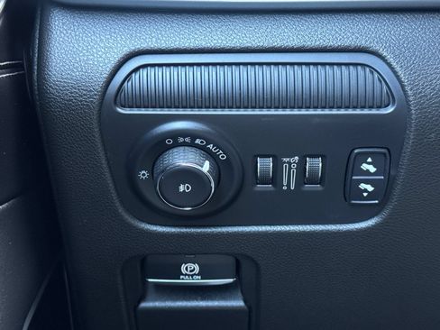 Used 2023 Jeep Wagoneer Series III w/ Preferred Equipment Group AWD/4WD image 34