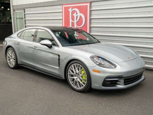 Used 2018 Porsche Panamera 4 image 47