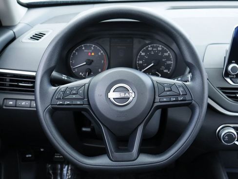 Used 2025 Nissan Altima 2.5 S FWD image 24