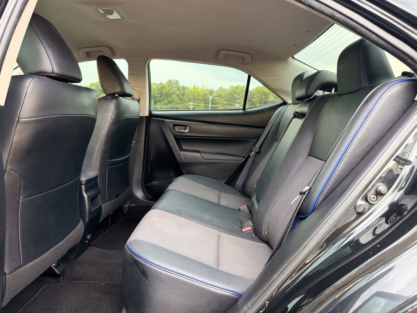 Used 2018 Toyota Corolla SE FWD image 19