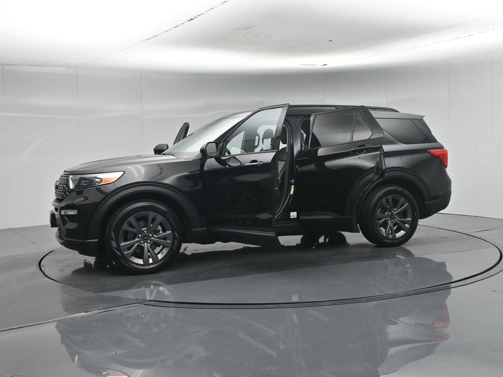Certified 2023 Ford Explorer XLT w/ Equipment Group 202A RWD image 38
