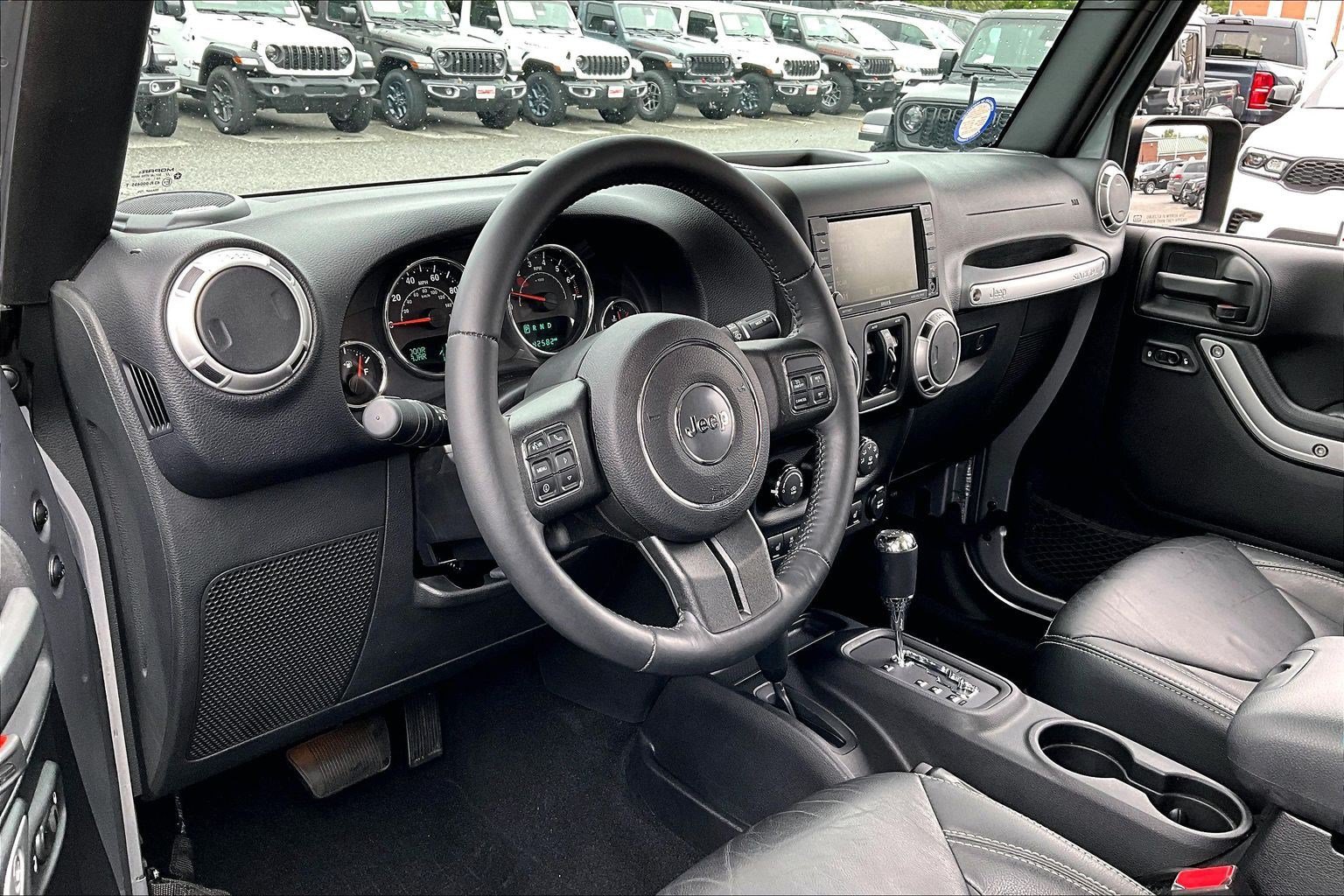 Used 2015 Jeep Wrangler Unlimited Sahara w/ Max Tow Package AWD/4WD image 11