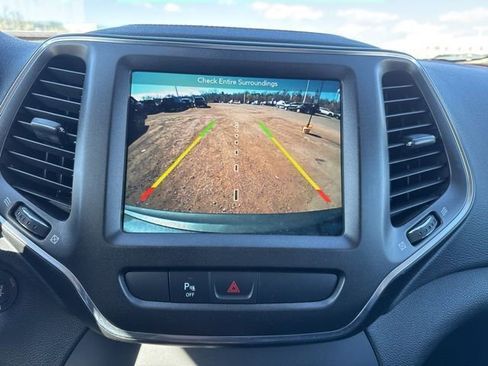 Used 2019 Jeep Cherokee Trailhawk w/ Comfort/Convenience Group image 14