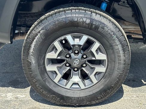 Used 2022 Toyota Tacoma TRD Off-Road AWD/4WD image 27