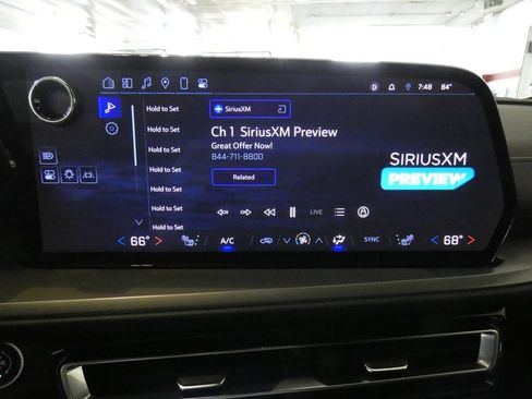 Used 2025 Chevrolet Traverse LT image 12