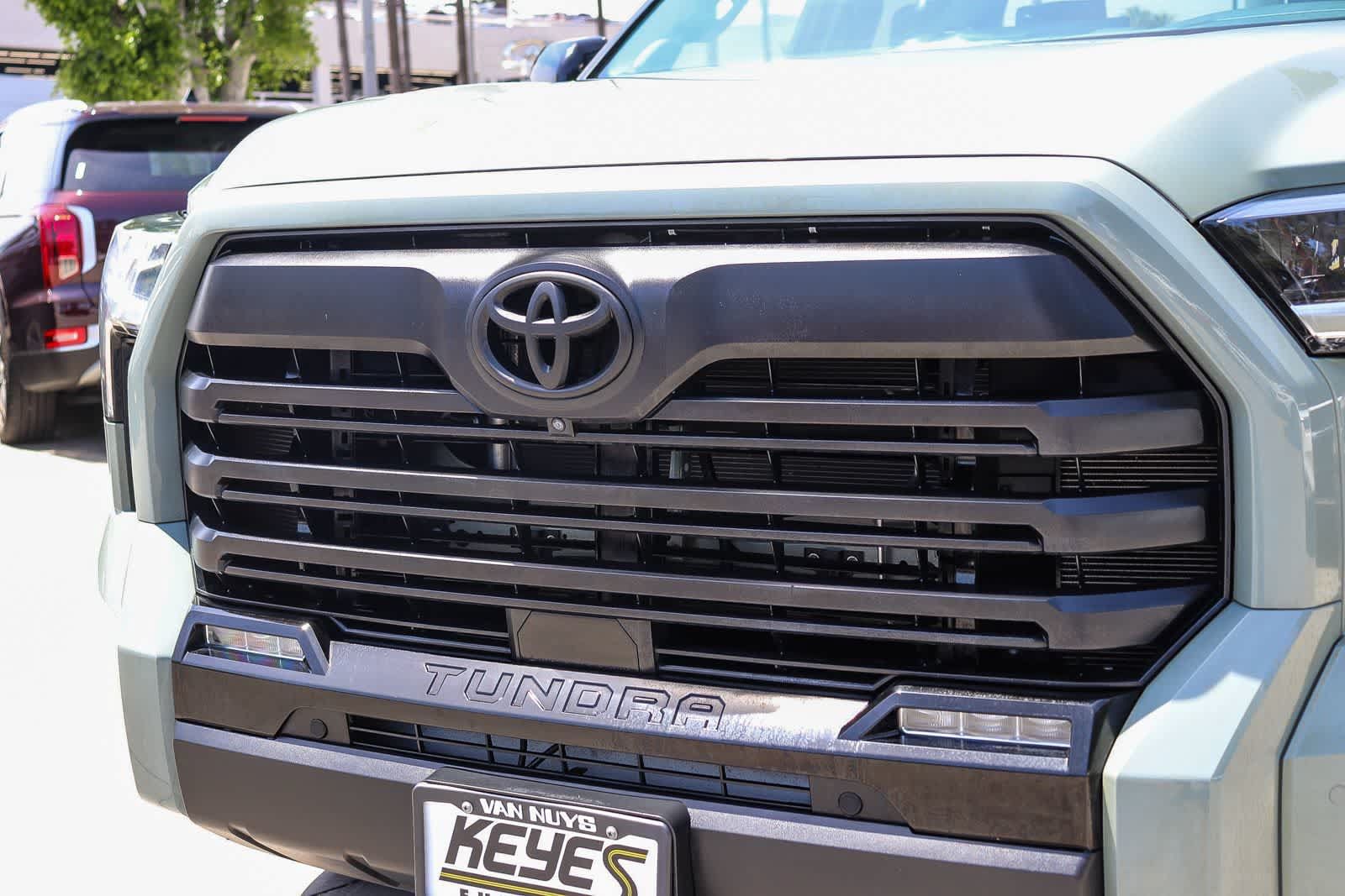 Used 2024 Toyota Tundra Limited AWD/4WD image 8
