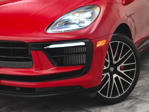Used 2023 Porsche Macan S AWD/4WD image 40