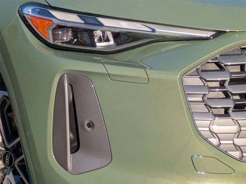 New 2025 Audi Q5 Premium image 16