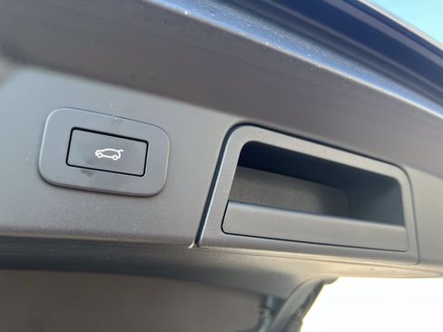 Certified 2024 Land Rover Range Rover Velar Dynamic SE AWD/4WD image 34