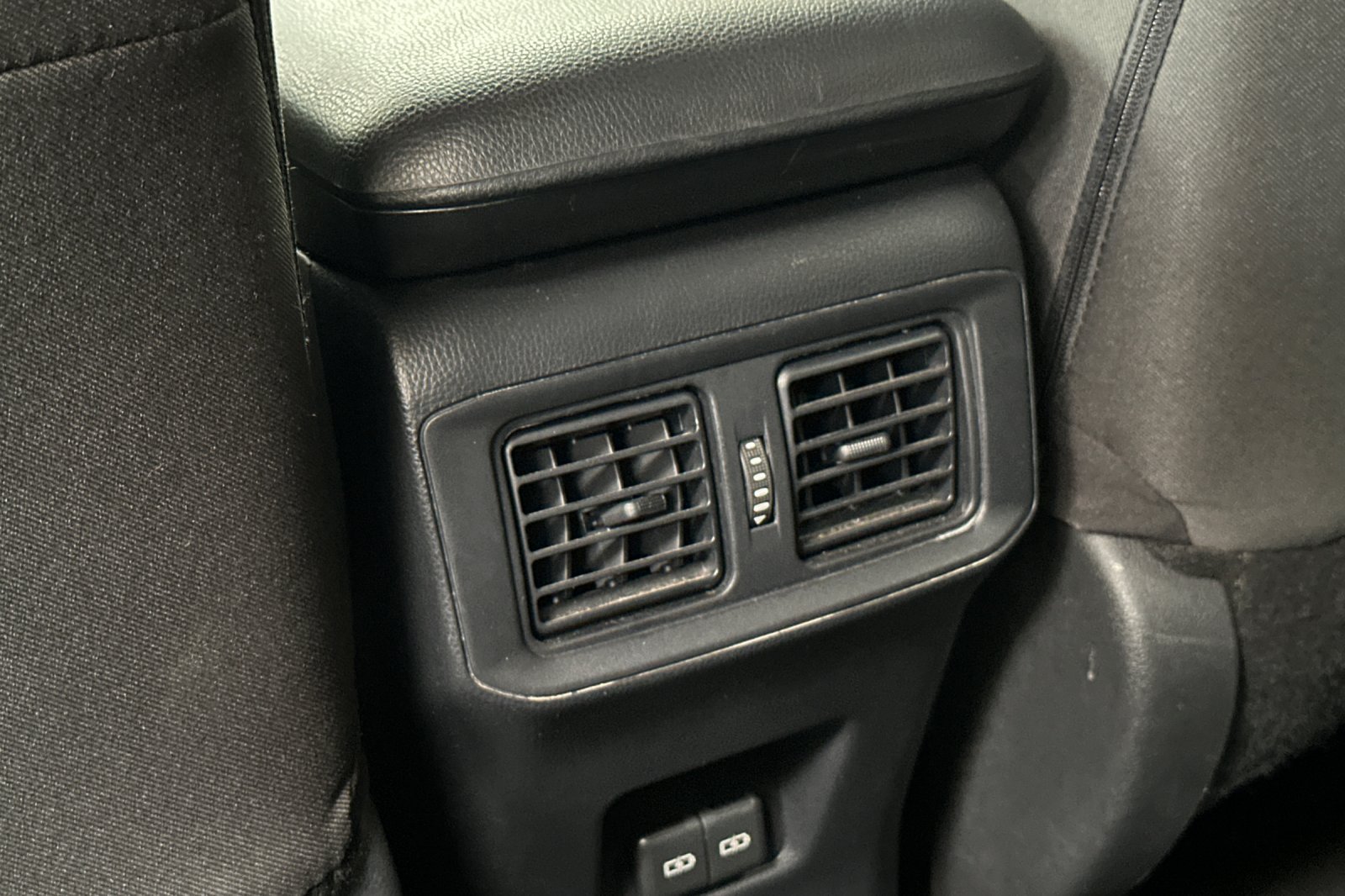 Used 2025 Toyota RAV4 XLE FWD image 16
