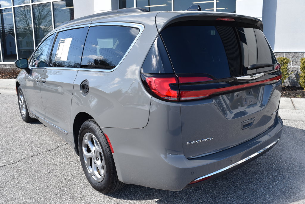 Used 2023 Chrysler Pacifica Limited FWD image 5