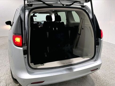 Used 2022 Chrysler Voyager LX image 40
