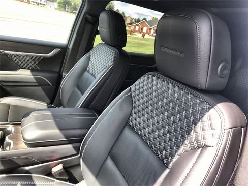 Used 2024 GMC Acadia Denali w/ Super Cruise Package image 11