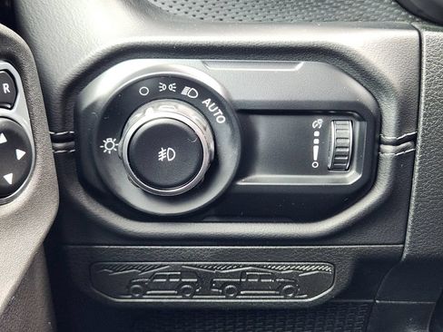 Used 2025 Jeep Wrangler Unlimited Rubicon AWD/4WD image 22